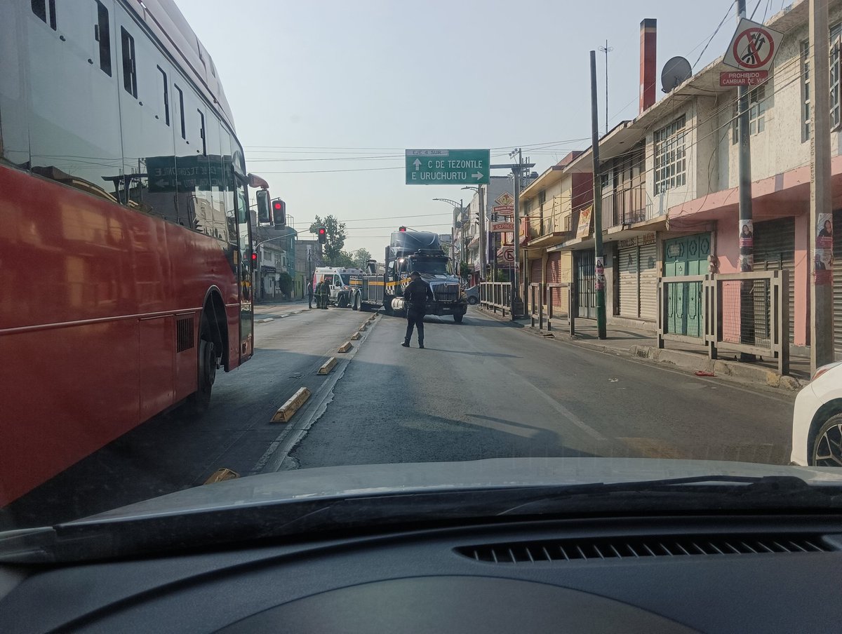IsabelVM1974's tweet photo. No hay paso en eje 4 https://t.co/va0BPGQk25