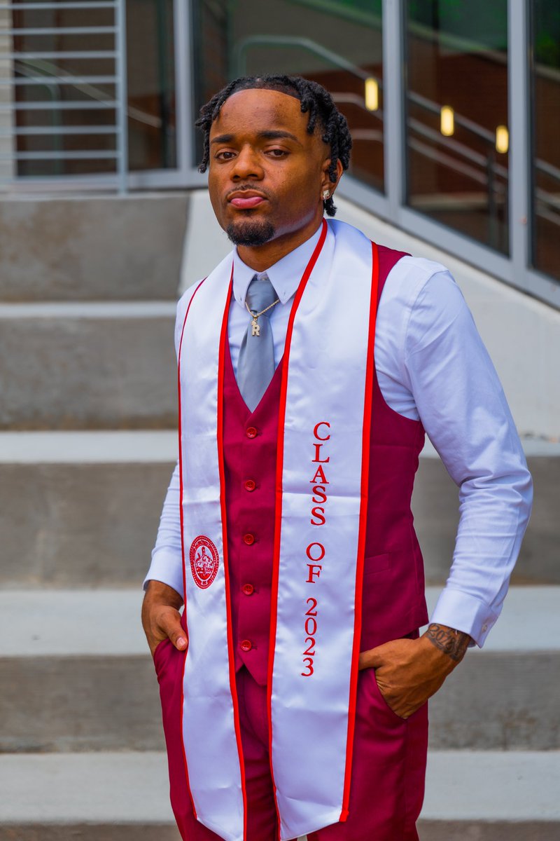 Bucket11ead's tweet photo. Class of 2023🍾🔥 cheers!
#collegegraduate #wssu https://t.co/9UIDlOsVVX