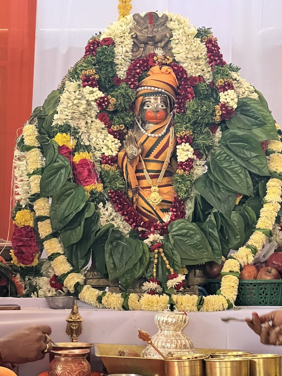 DavaSureshBRS's tweet photo. గౌరవ శ్రీ ఎమ్మెల్సీ శ్రీమతి కల్వకుంట్ల కవితక్క గారి అధ్వర్యంలో కొండగట్టు అంజన్న సేవా సమితి వారి అఖండ హనుమాన్ చాలిసా పారాయణం
కొండగట్టు అంజన్న అఖండ హనుమాన్ చాలీసా పారాయణం
|| 09.05.2023 ||
#Hanuman_Chaleesa #Kondagattu
@RaoKavitha @BRSparty
@sharathjagruthi @RajeevSagarM https://t.co/IKHGjQdioC