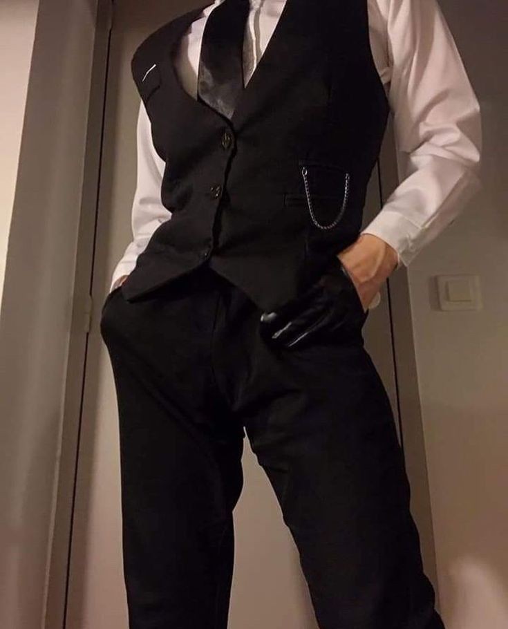 MintyMins1's tweet photo. Alr y'all which outfit we slapping Asroc in https://t.co/mW1mW9R43J