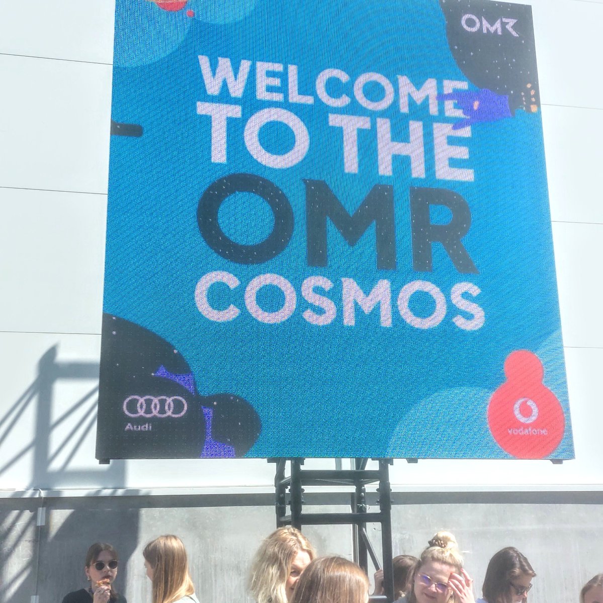 BDAE_GRUPPE's tweet photo. Unser erster Tag auf dem @officially_omr Festival gestern war ein voller Erfolg. Vor allem ging es um #KuenstlicheIntelligenz. 

Wir haben viel gelernt. Langweilig wurde es zu keiner Sekunde! 🎸

#omr2023 #omrfestival #bdaeteam https://t.co/GJkwdOcWsU