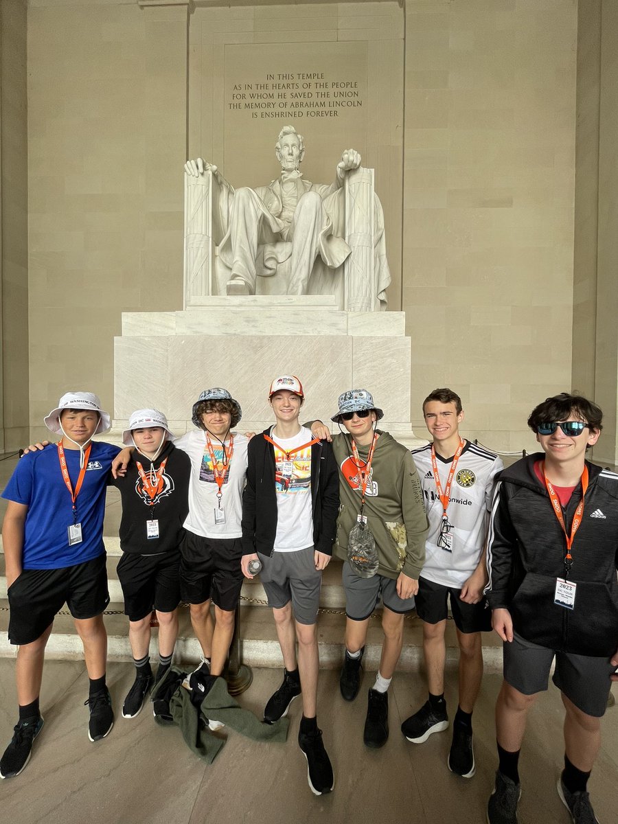 BethanyBratten's tweet photo. Bus 5 - Lincoln Memorial @OOMSDC @OOMS_OLSD https://t.co/jmOYdBoViO