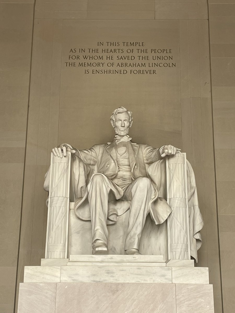 BethanyBratten's tweet photo. Bus 5 - Lincoln Memorial @OOMSDC @OOMS_OLSD https://t.co/jmOYdBoViO