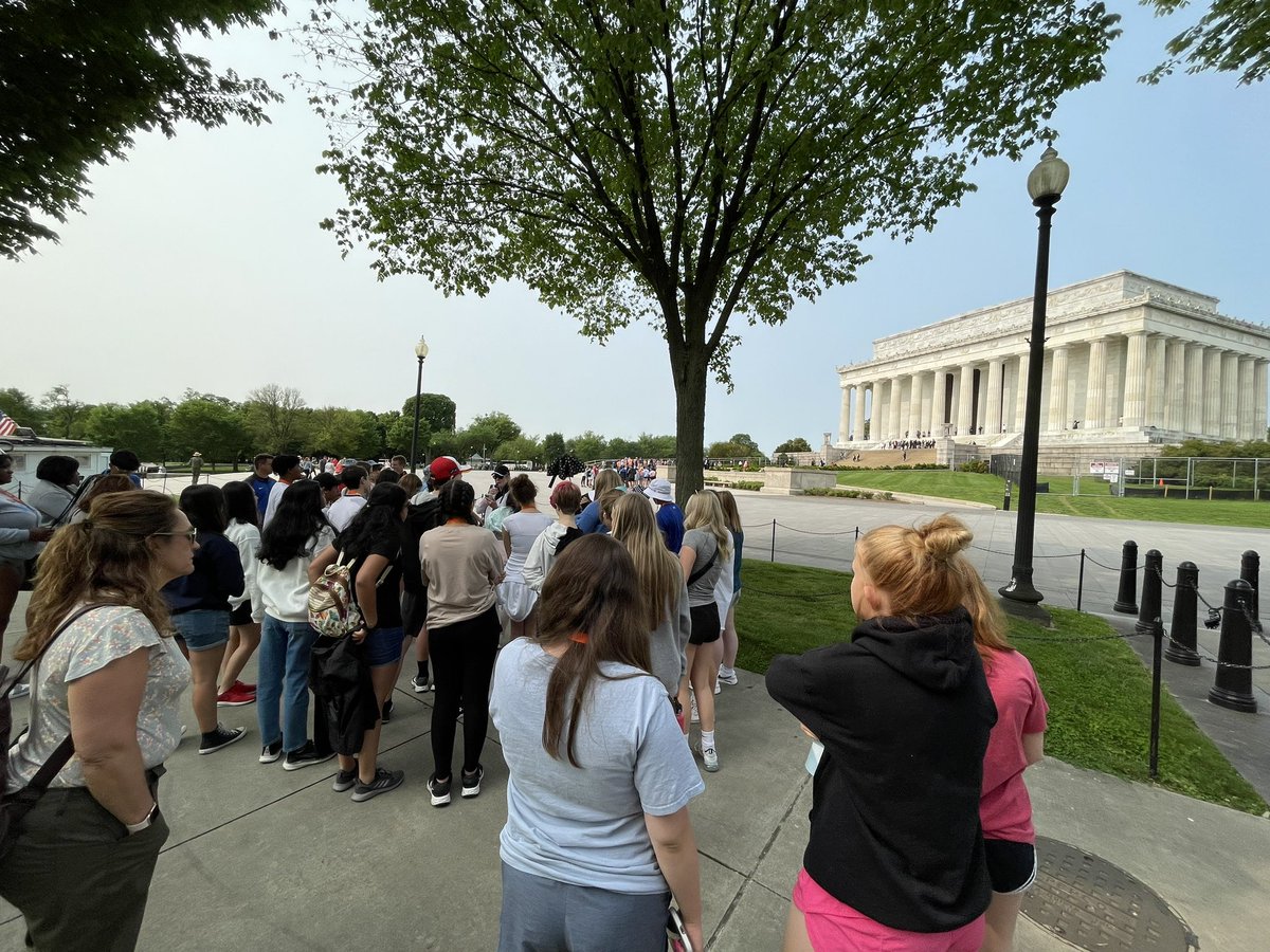 BethanyBratten's tweet photo. Bus 5 - Lincoln Memorial @OOMSDC @OOMS_OLSD https://t.co/jmOYdBoViO