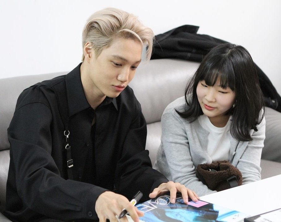 DoKyungLoey's tweet photo. La fundación Make A Wish hace realidad los sueños de muchos niños que padecen enfermedades, en esta ocasión, cumplió el sueño de esta niña con leucemia.

"KAI de EXO es la persona que más quiero ser"
"Para ella, KAI no es solo un modelo a seguir, sino también su artista favorito" https://t.co/2PzobfHtkH