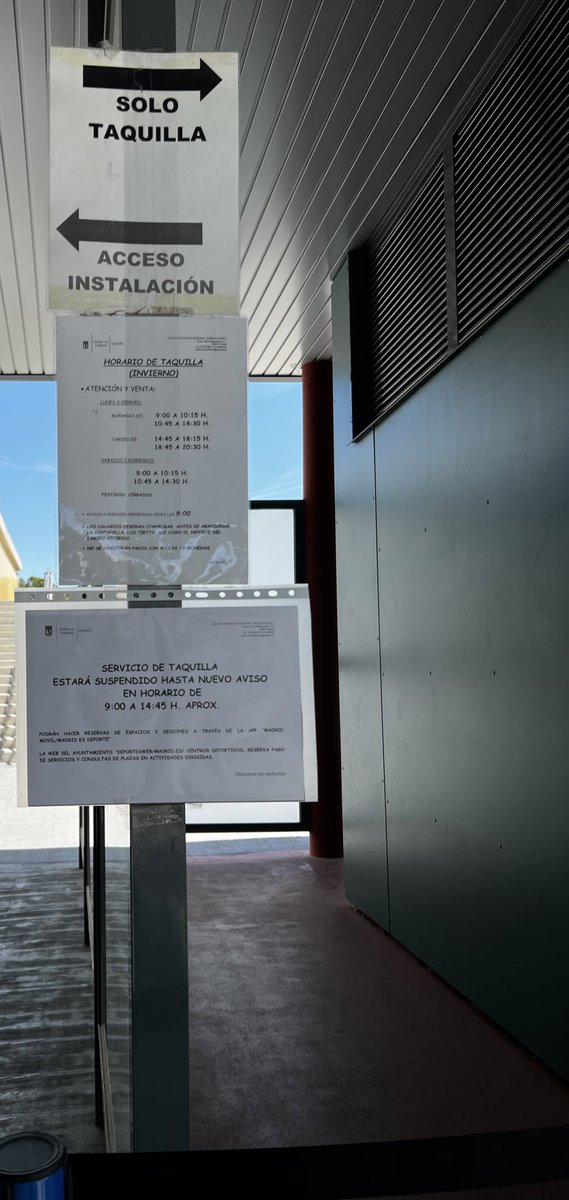 BernardaDelVal's tweet photo. Polideportivo de #Vicalcaro. La taquilla de piscina por la mañana está cerrada por enfermedad del trabajador. No hay sustituto. Sucede a primeros de mayo.
Las personas mayores -mucho- han decir la tarde anterior a pillar entrada… porque no tienen ordenadores, aplicación en móvil https://t.co/Cergo9tBlz
