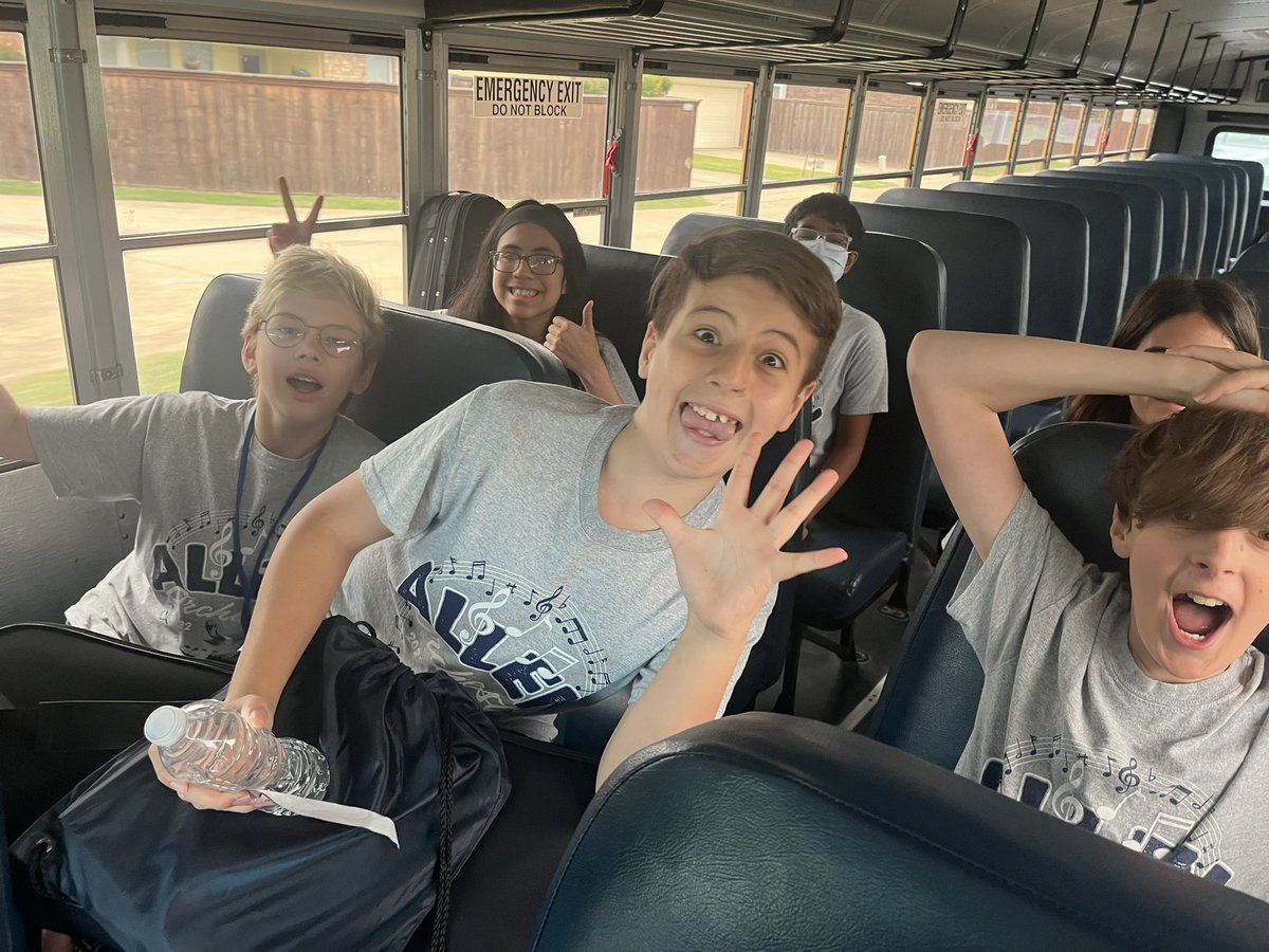 RushingSidney's tweet photo. I told them to give me a crazy face and this is what I get! Lol we have some awesome 6th graders ready to represent Story well at their orchestra field trip! https://t.co/XtNlgFbi6c