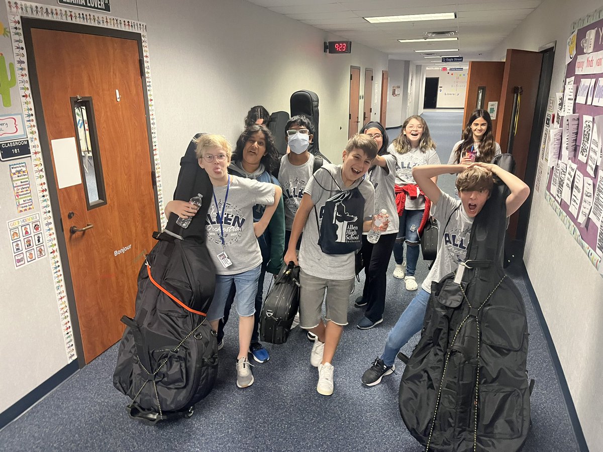 RushingSidney's tweet photo. I told them to give me a crazy face and this is what I get! Lol we have some awesome 6th graders ready to represent Story well at their orchestra field trip! https://t.co/XtNlgFbi6c