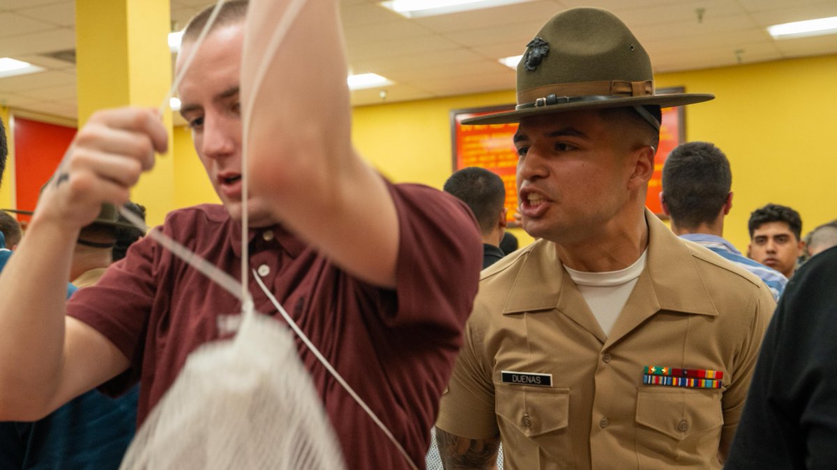 MarineCorpsIndy's tweet photo. RT USMarineCorps: Receiving is the first challenge recruits must endure in their efforts to rise to the title of United States Marine. Recruit training consists of 13 weeks of trial and triumph divided into four phases.

Text THE FEW (843339) to learn mo… https://t.co/lYMCklPZy5