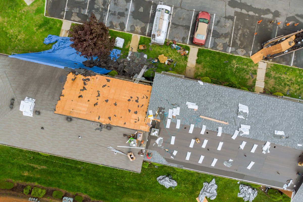 theDoctorRoof's tweet photo. A roof replacement involves removing the old roof down to the decking and then installing new underlayments &amp; shingles. Then repairing or replacing the flashing and gutters

Learn more about new roofs in #SanfordME at https://t.co/nq1VGR1iWi
Or call 207-772-2719 for a Free Quote. https://t.co/H1nCJkq3Ch