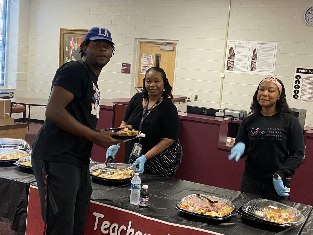 mo_2_vate's tweet photo. BREAK - FAST And Line Dancing Before The School Day Started!!! We APPRECIATE Our TEACHERS At DOUGLASS HIGH SCHOOL!!! Wooo Ric Flair https://t.co/AgGN4YbUdv