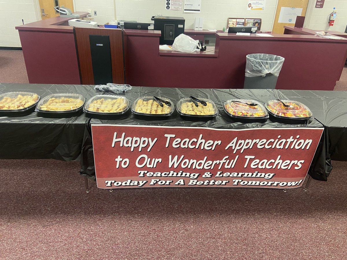 mo_2_vate's tweet photo. BREAK - FAST And Line Dancing Before The School Day Started!!! We APPRECIATE Our TEACHERS At DOUGLASS HIGH SCHOOL!!! Wooo Ric Flair https://t.co/AgGN4YbUdv