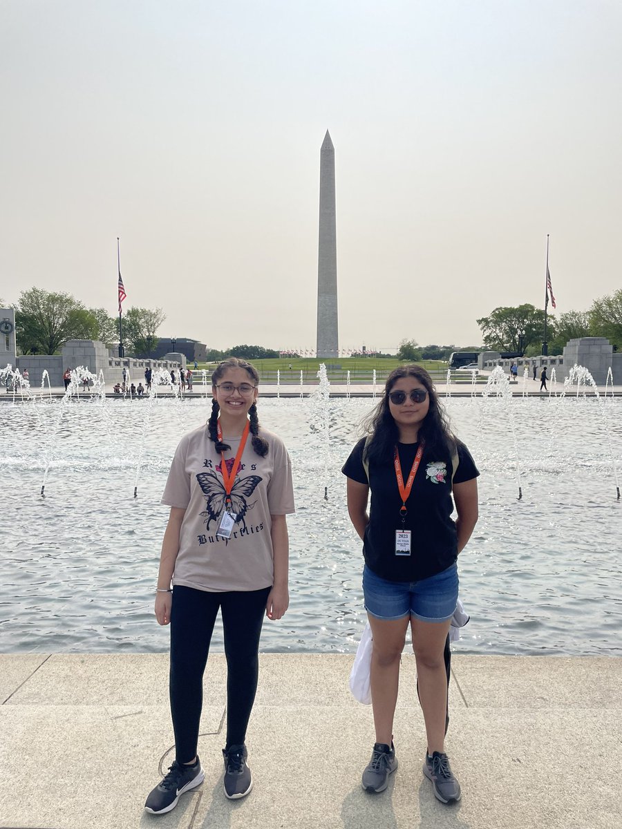 BethanyBratten's tweet photo. Bus 5 - WW II Memorial @OOMSDC @OOMS_OLSD https://t.co/N1wG5gfz09