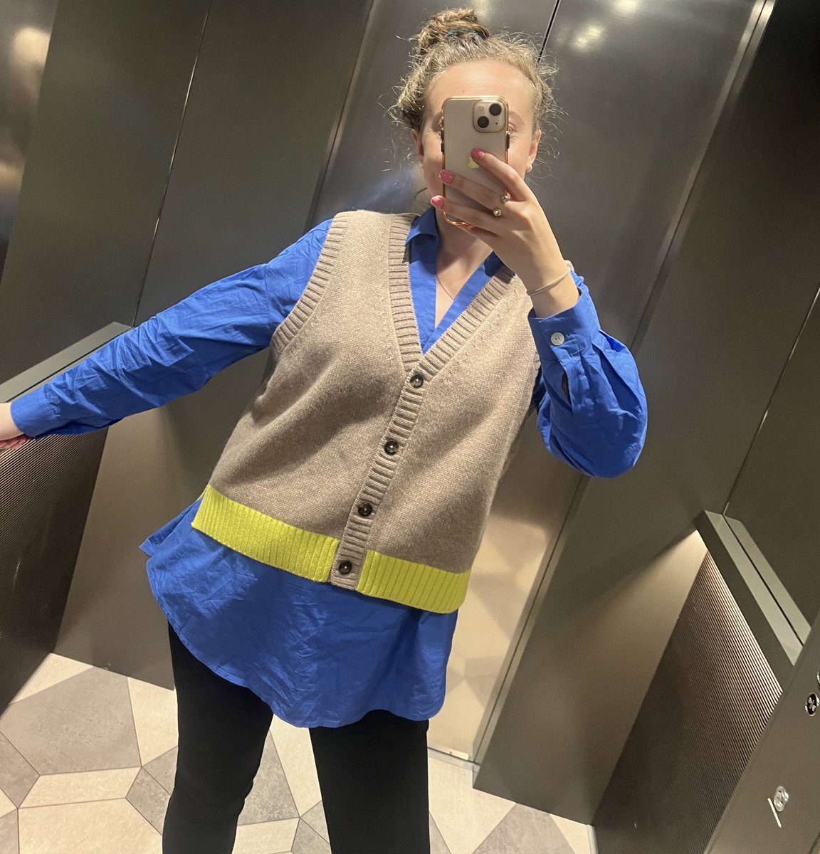 Not enough to live &amp; breathe it so I’m wearing the <a href="/missivecomms/">Missive</a> brand today too💛💙