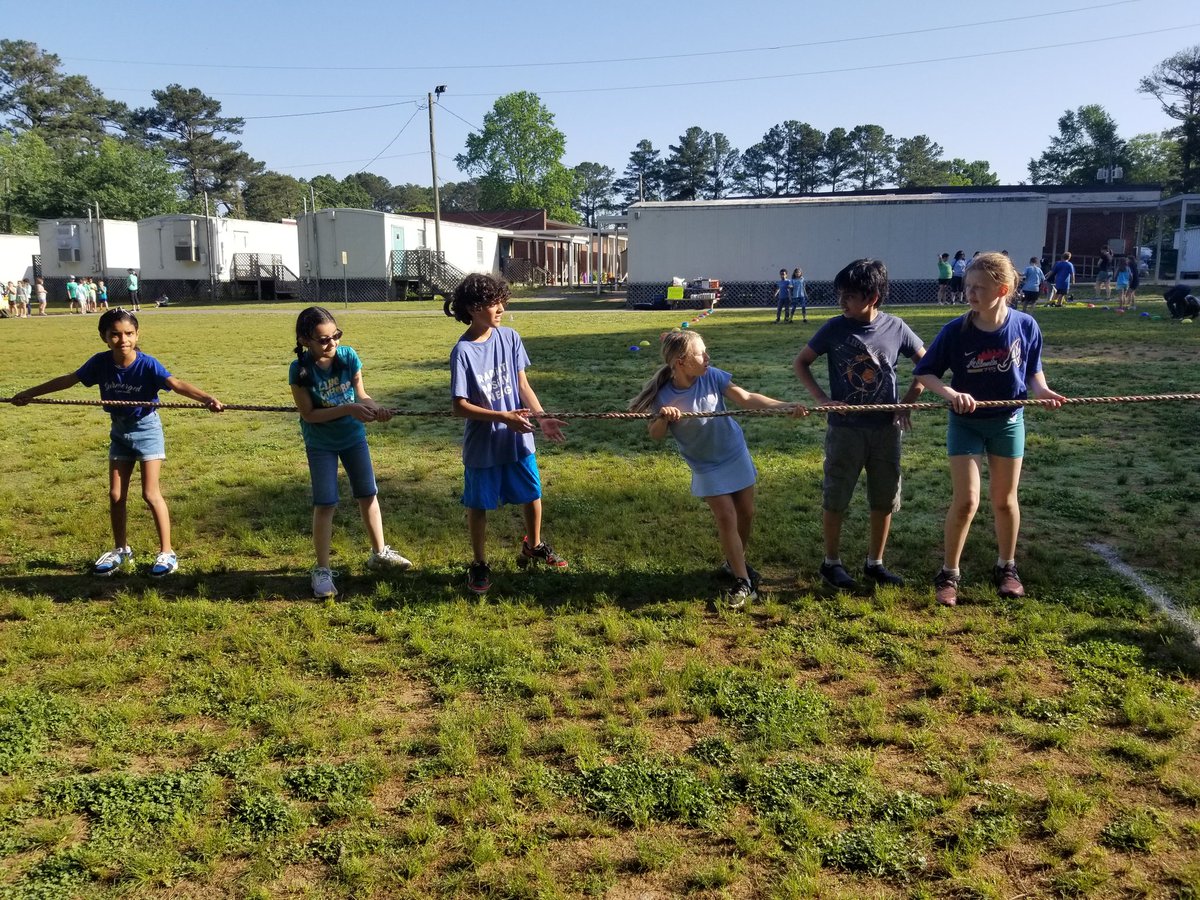 healytechnology's tweet photo. Field Day Fun #EastvalleyEagle https://t.co/NaXqDxDidE