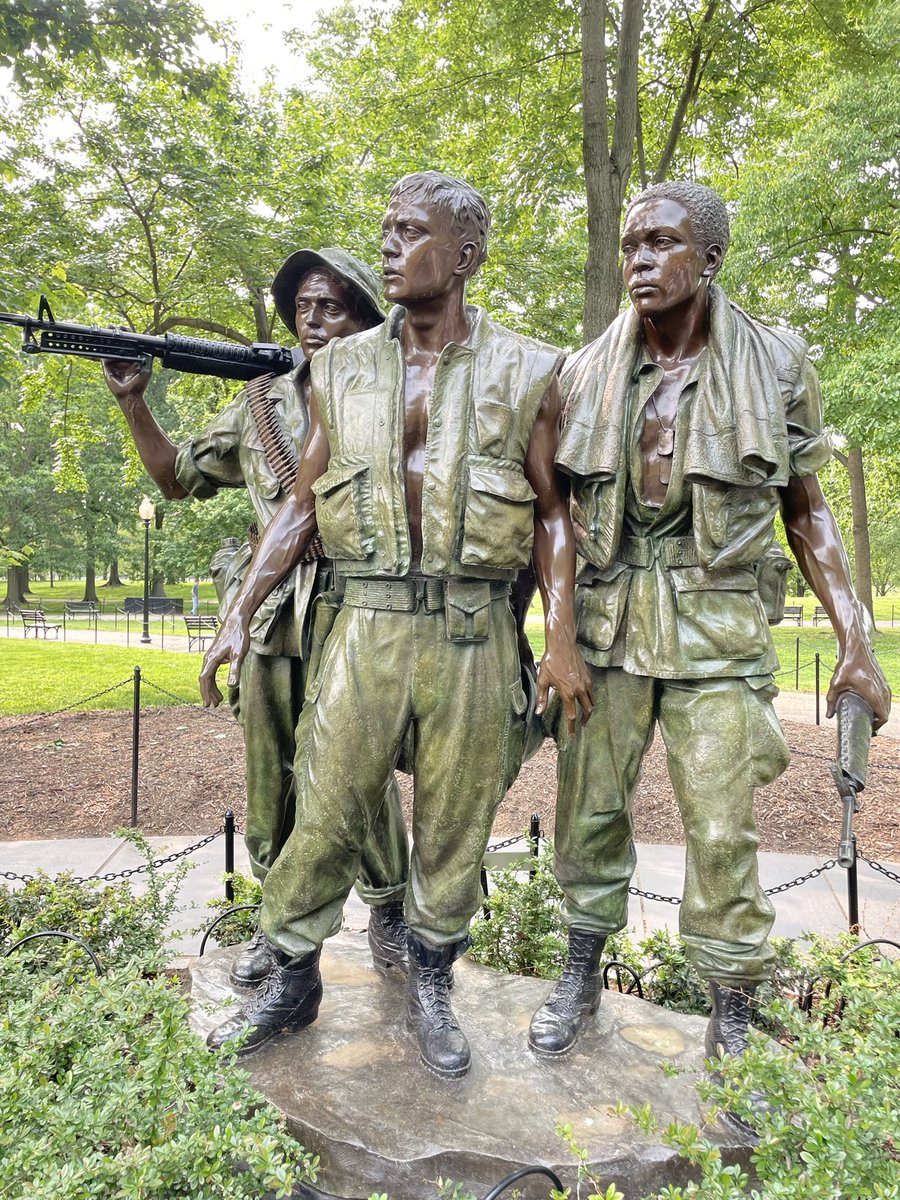 BethanyBratten's tweet photo. Bus 5 - Vietnam Wall @OOMSDC @OOMS_OLSD https://t.co/ZU1WFNd74I
