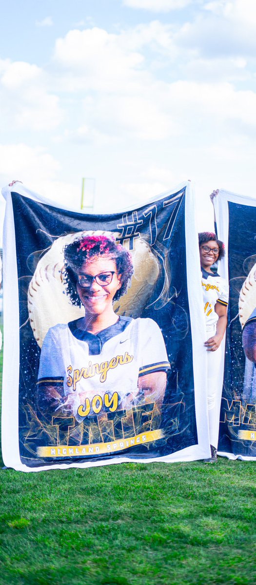 HSHSSoftball22's tweet photo. #Senior Night Recap https://t.co/n6d6DPZjXw