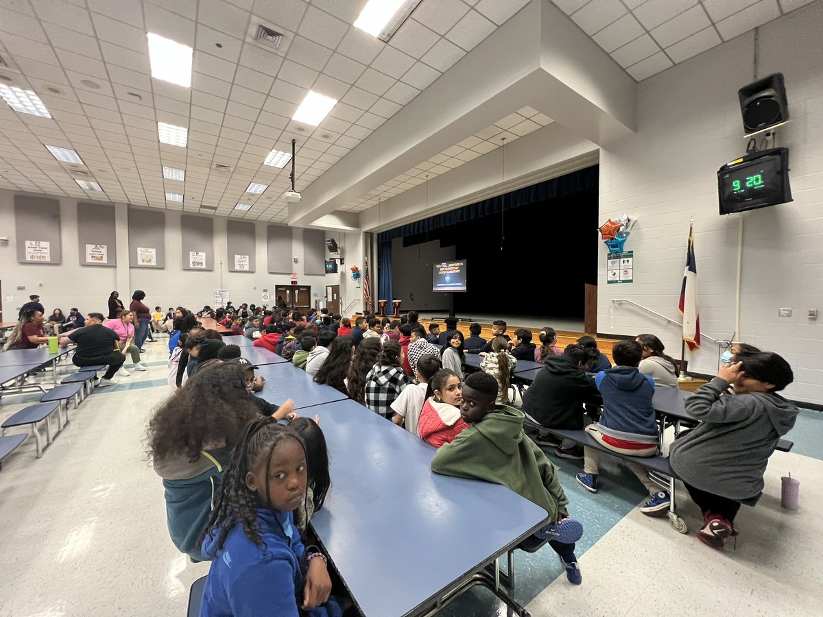 npcarty's tweet image. Transition day for our 4th graders❤️ @Best_Bulldogs @AliefISD @KlentzmanTigers @AliefCounseling