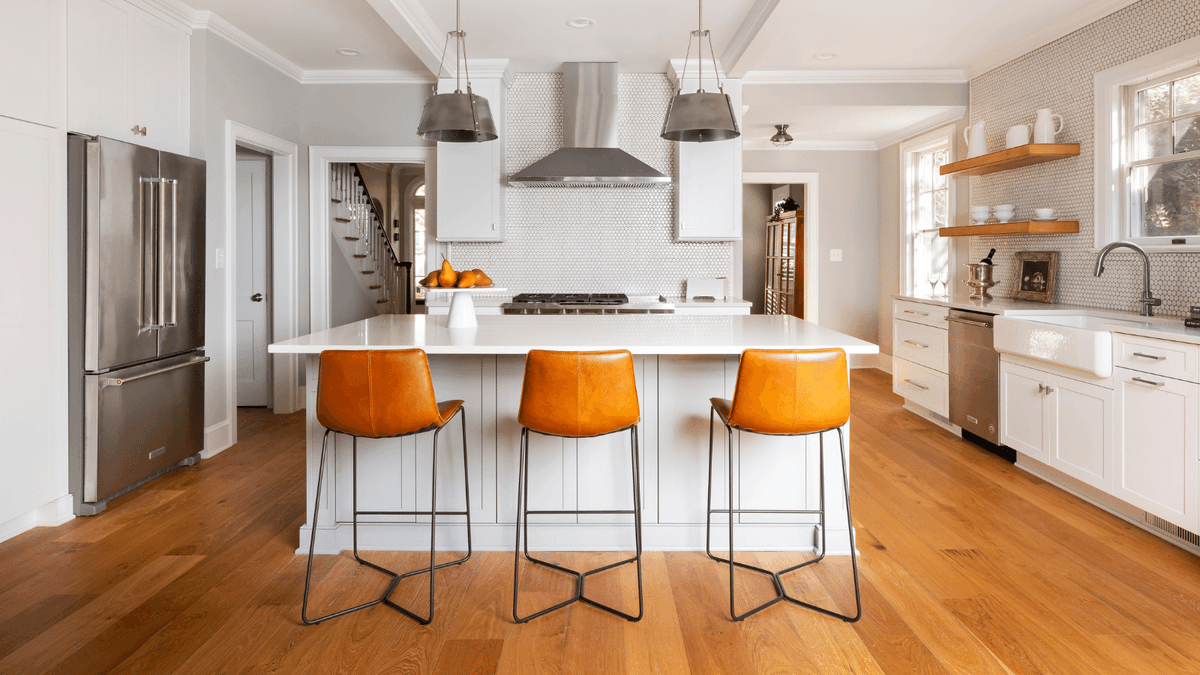 KettlerDesign's tweet image. Wall tile can add a lot of character to your kitchen. This penny tile is a fun backdrop without being overbearing. 📸 by @Jim Schmid  ☆ Touchstone Fine Cabinetry ☆ @walkerzanger tile ☆ Craig W. Isaac Architecture
#pennytile #karenkettlerdesign
