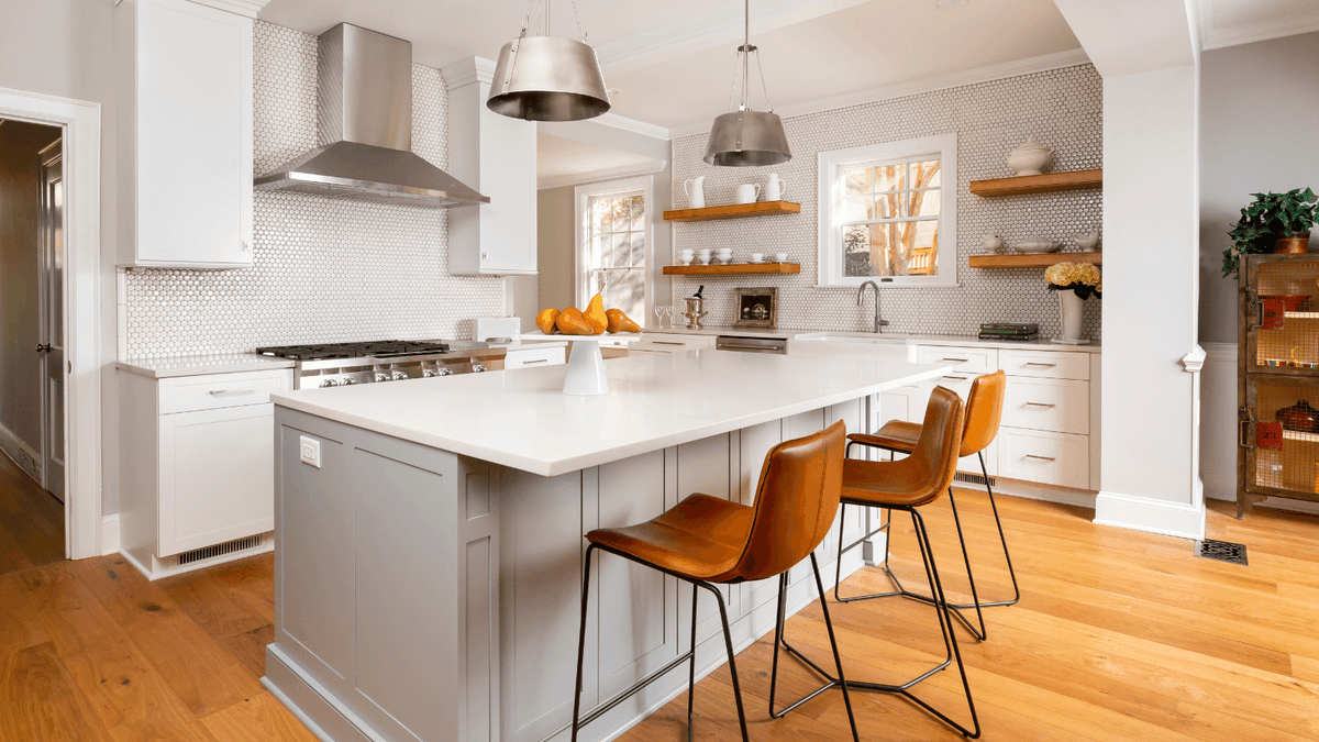 KettlerDesign's tweet image. Wall tile can add a lot of character to your kitchen. This penny tile is a fun backdrop without being overbearing. 📸 by @Jim Schmid  ☆ Touchstone Fine Cabinetry ☆ @walkerzanger tile ☆ Craig W. Isaac Architecture
#pennytile #karenkettlerdesign