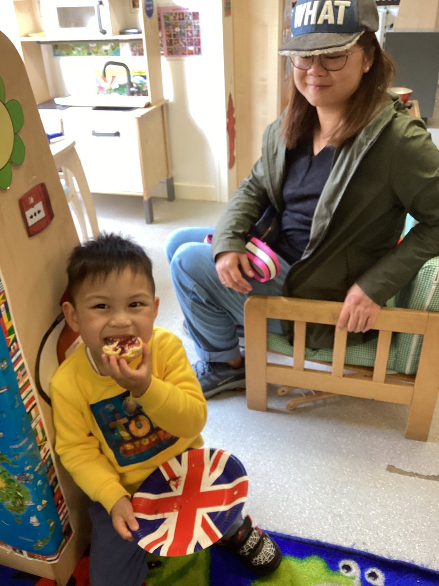 Today in nursery we decorated scones and gave our parents a tour at our stay and play. I would like to give a big thank you to all the parents that turned up. It was lovely to have a more relaxed in depth conversation with you all.#eyfs