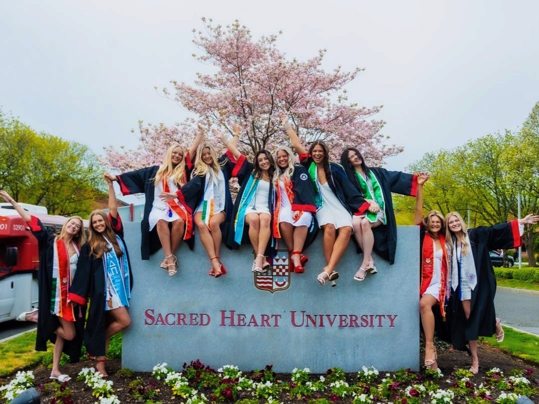 sacredheartuniv's tweet photo. Make every moment count, #GradSHUation is only 4 days away π
#WeAreSHU https://t.co/zOyMrqVpay