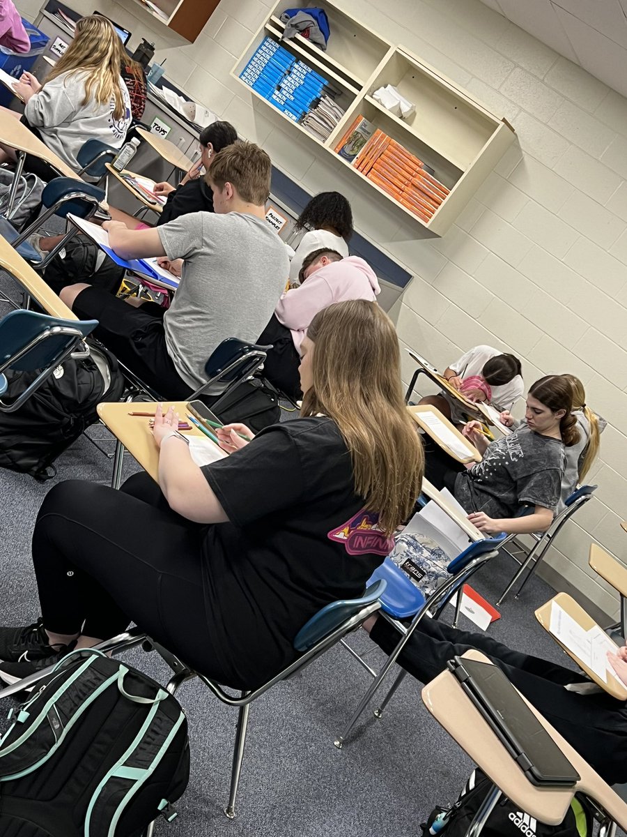 mrs_breiter's tweet photo. If you’re wondering what pure concentration looks like, this is it! These Child D. kids are coloring their books to give to give to their @EzraElementary kindergarten buddies next week and you could hear a pin drop in this room! They want so badly to make the best books! #MNHSFCS https://t.co/SB3jfsAicG