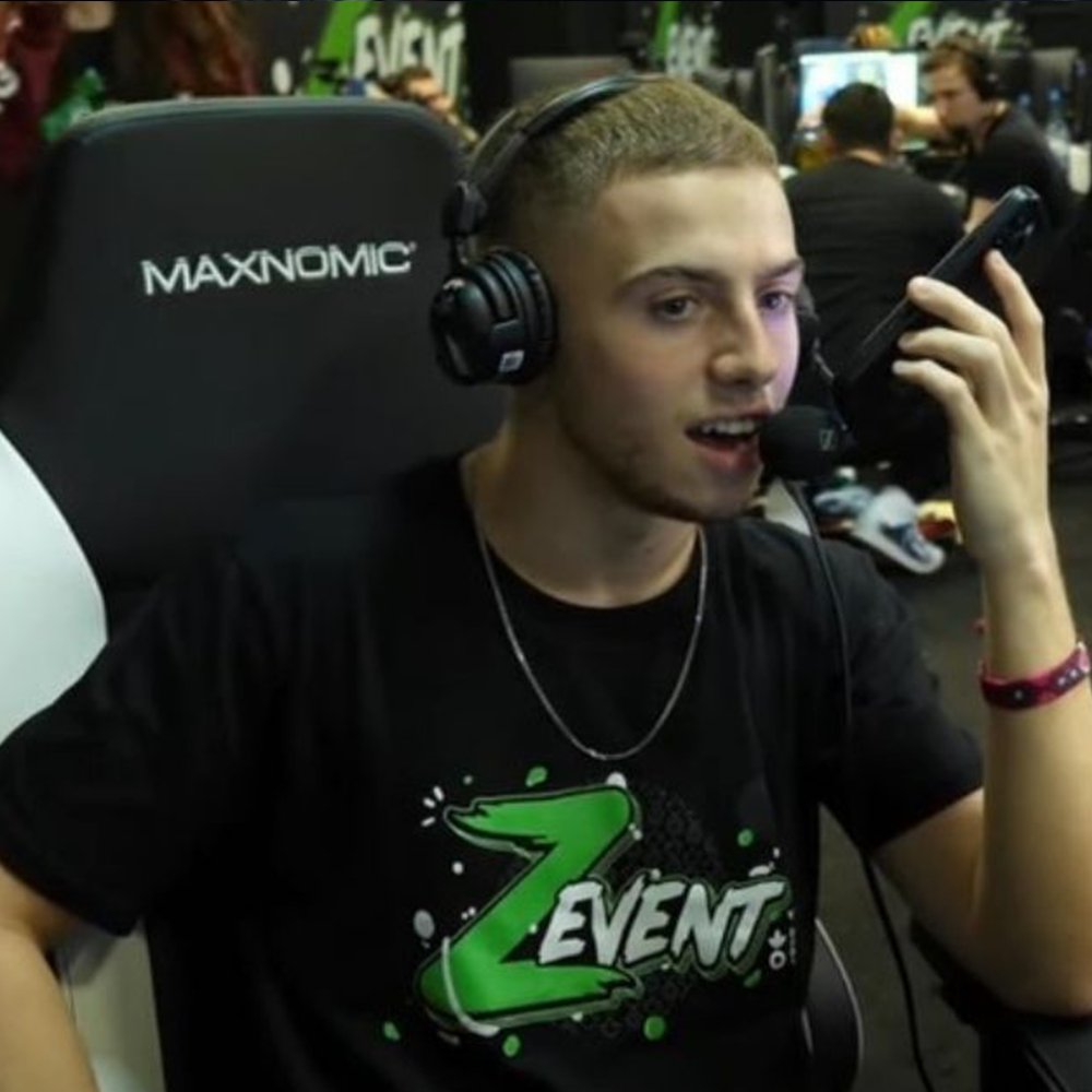 NEEDforSEAT_FR's tweet photo. Et se poursuivent sur une MAXNOMIC. 🧡 https://t.co/SjFNUGO6jn