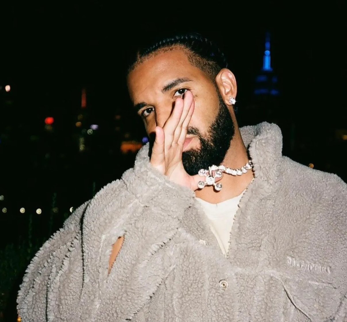 HipHopDX on X: Drake reppin the Houston @astros at Travis Scott's