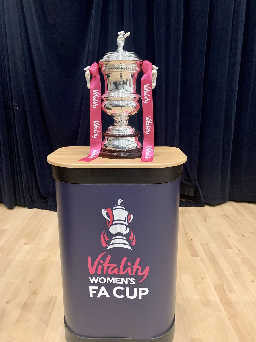 tamesidessp's tweet photo. What an amazing day- excited to have welcomed the #WomensFACup @rach_brown1 @EnglandFootball @MU_Foundation to @GAAshton_news with lots of our primary schools! #gounited #girlsfooty #gfsp @YouthSportTrust https://t.co/uU6NVkn1TV