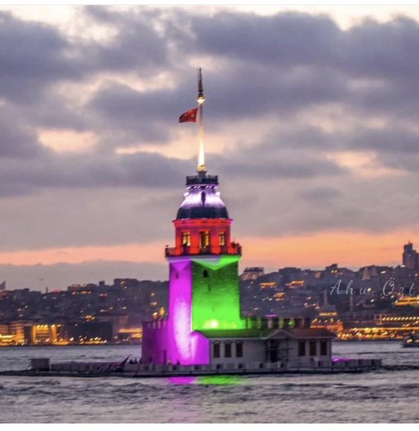 nurhancetinkaya's tweet photo. Kız pavyona düşmüş… https://t.co/Yym4iHkVDb