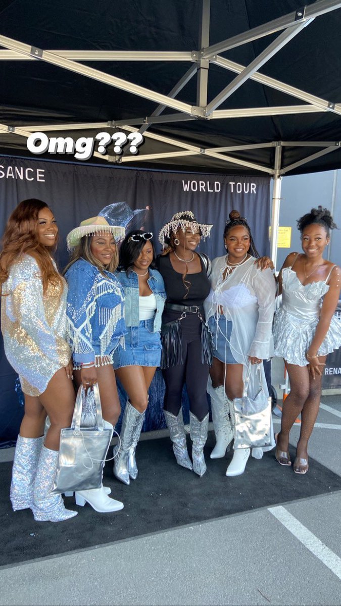 __Onixivy_'s tweet photo. this is BLACK EXCELLENCE #RenaissanceWorldTour https://t.co/AnXVYaXN6b