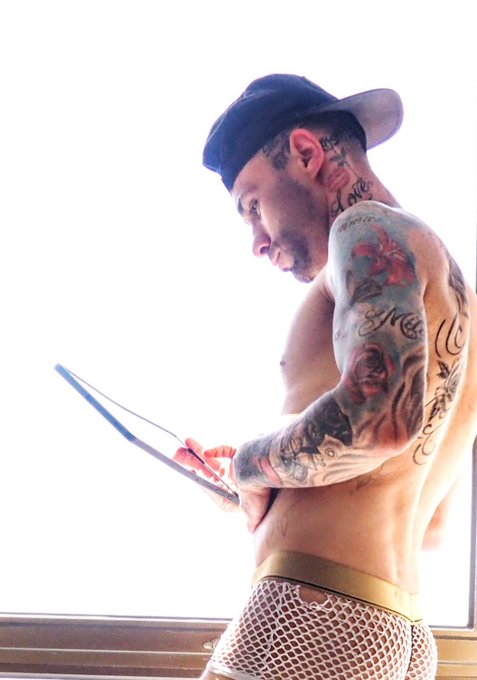 Good moaning to all my friends and followers in  #LosAngeles  and  everywhere else. if you made this<a href="/tag/losangeles"class="tags"><span>#losangeles</span></a><a href="/tag/horny"class="tags"><span>#horny</span></a>
