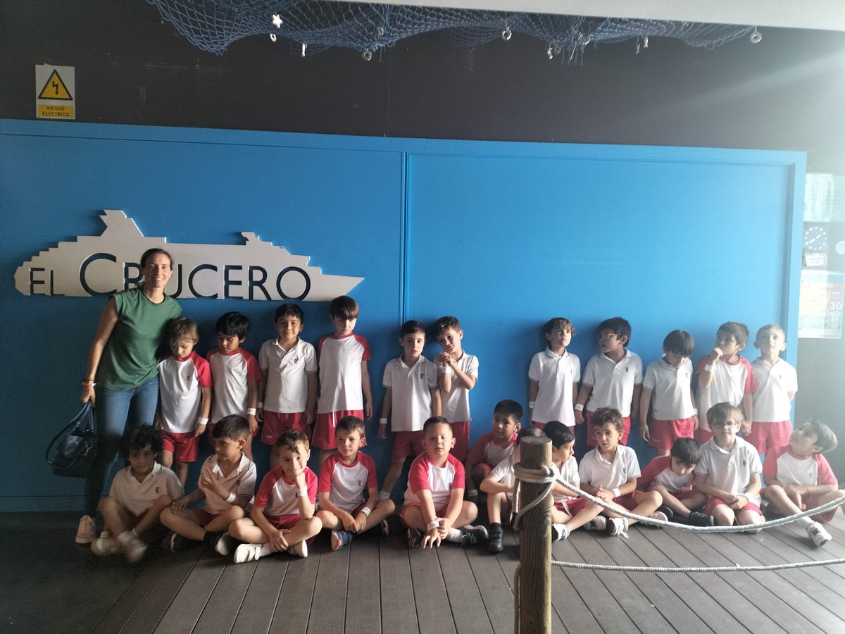 InfantilTajamar's tweet photo. Hoy hemos visitado @micropolix 🏙️
¿Sabes cómo funciona una ciudad? 🚔🚒
¿Cuáles son las profesiones de sus habitantes?
👨⚕️ 👷🧑✈️
Todo esto y mucho más han aprendido nuestros alumnos de #3ºInfantil. 😉
#ProyectoABP #VivenciarLoAprendido https://t.co/T2szx7G167