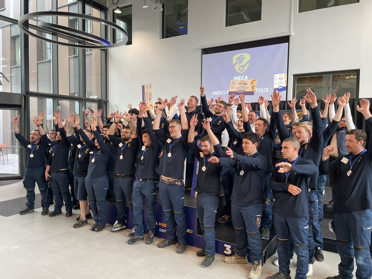 JeromDumont's tweet image. Grégory et Bastien sont les magnifiques vainqueurs du #mecamaster2023 , meilleurs mécaniciens de France 👍💪 bravo à tous de mettre en avant ce beau métier ! #norauto #marqueemployeur