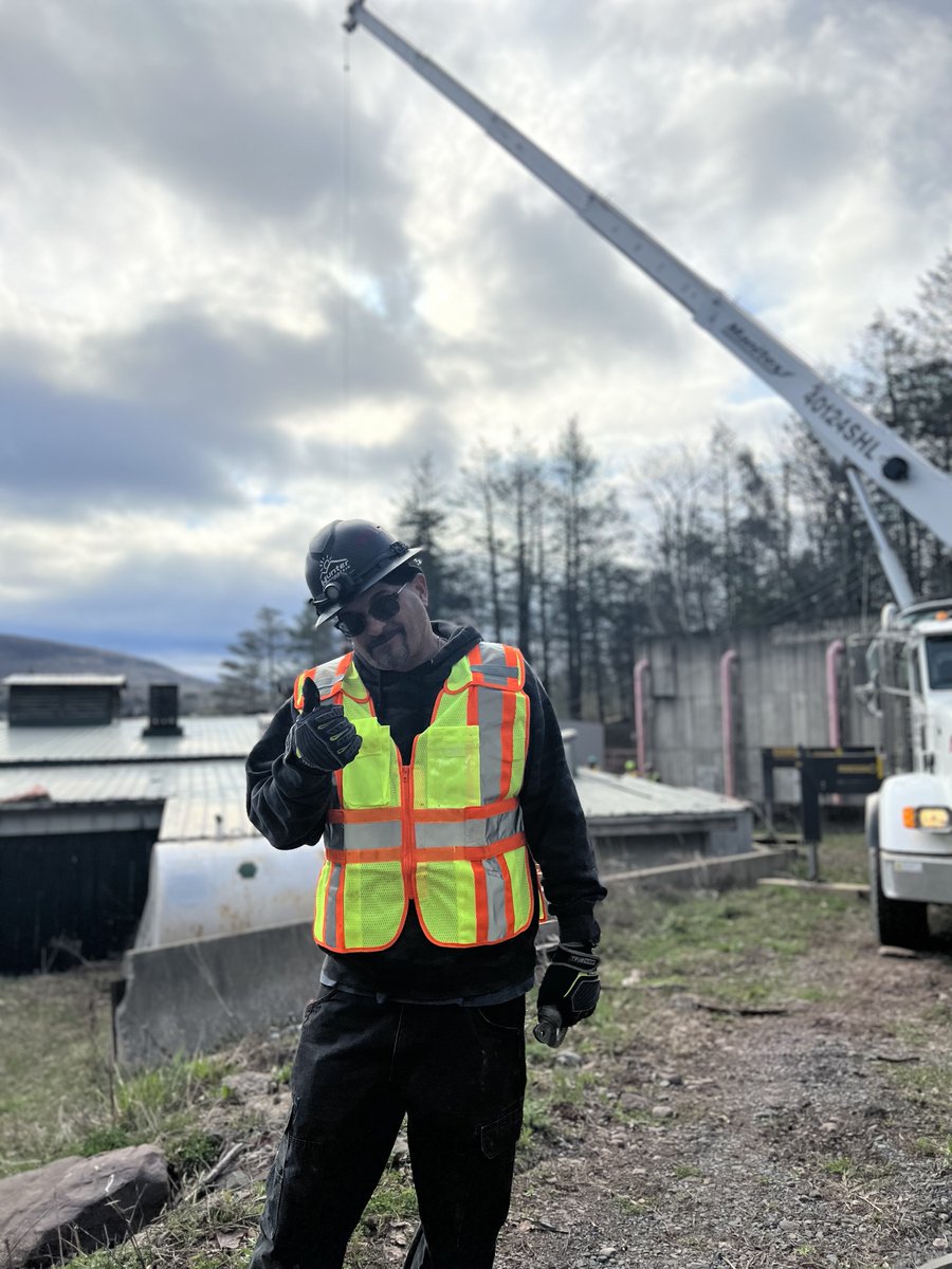 UPSTATEADVEN's tweet photo. #RT @huntermtn: We're back with another mountain maintenance update! Here's a few projects on our list related to snowmaking.

❄️ Installing new automated SMI fan guns up on the hill in strategic locations
❄️ Adding 7 new HKD guns
❄️ Electrical upgrades … https://t.co/EtNLPlLrgL