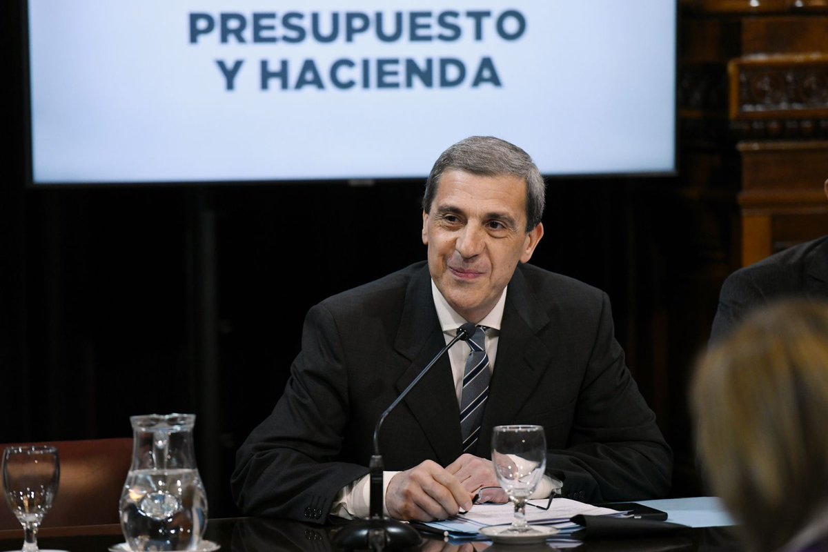 RicardoGuerraLR's tweet photo. 🏛 En reunión de #ComisiónDePresupuestoYHacienda del @SenadoArgentina me ratificaron como Presidente. 

🤝 Agradezco la confianza depositada en mi labor. https://t.co/kxLcI4X6tk