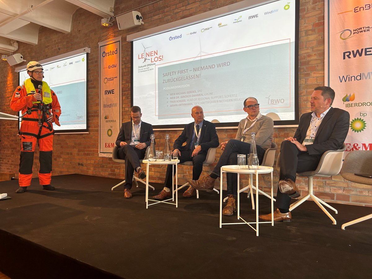 BWO (@bwo_news) on Twitter photo Auf der #ZukunftOffshore2023 diskutieren jetzt
<a href="/GerdesMdB/">Michael Gerdes</a>, <a href="/janoschdahmen/">Janosch Dahmen</a>, Thijs Schless (<a href="/OrstedDE/">Ørsted Deutschland</a>) und Armin Ortmann (Northern Helicopter) über #Arbeitssicherheit in der #OffshoreWind-Branche.
Denn für den #BWO gilt: "Safety first - niemand wird zurückgelassen!" Auf der #ZukunftOffshore2023 diskutieren jetzt
<a href="/GerdesMdB/">Michael Gerdes</a>, <a href="/janoschdahmen/">Janosch Dahmen</a>, Thijs Schless (<a href="/OrstedDE/">Ørsted Deutschland</a>) und Armin Ortmann (Northern Helicopter) über #Arbeitssicherheit in der #OffshoreWind-Branche.
Denn für den #BWO gilt: "Safety first - niemand wird zurückgelassen!"
