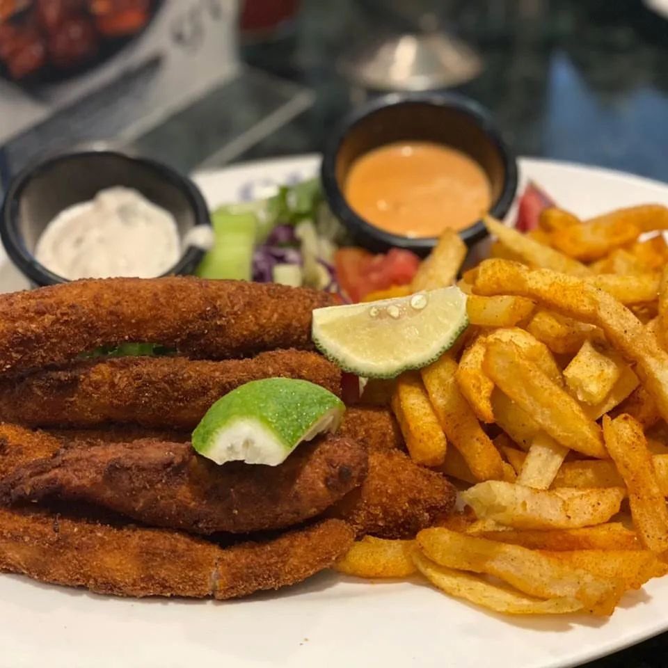 CJs__256's tweet photo. For a truly unique and tasty lunch, why not try these fish fingers 🤤♥️
#cjs
#cjsbigmeals
#TreatYourMomToParadise https://t.co/FUQXGt7yHW