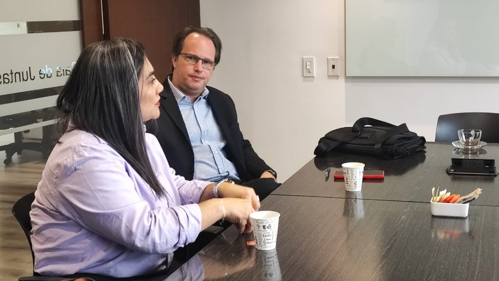 ✅Nuestra dir.(e), Lina Huari, se reúne con el Consejo Consultivo de #SeguridadVial, donde participan <a href="/confeorg_co/">Confeorg</a>, <a href="/FasecoldaOficia/">Fasecolda</a>, <a href="/ANDI_Colombia/">ANDI</a> y actores viales vulnerables🚶🏻‍♀️
🇨🇴El diálogo y trabajo en equipo nos unen por la #PazVial y la #MovilidadSegura que salve vidas🫂