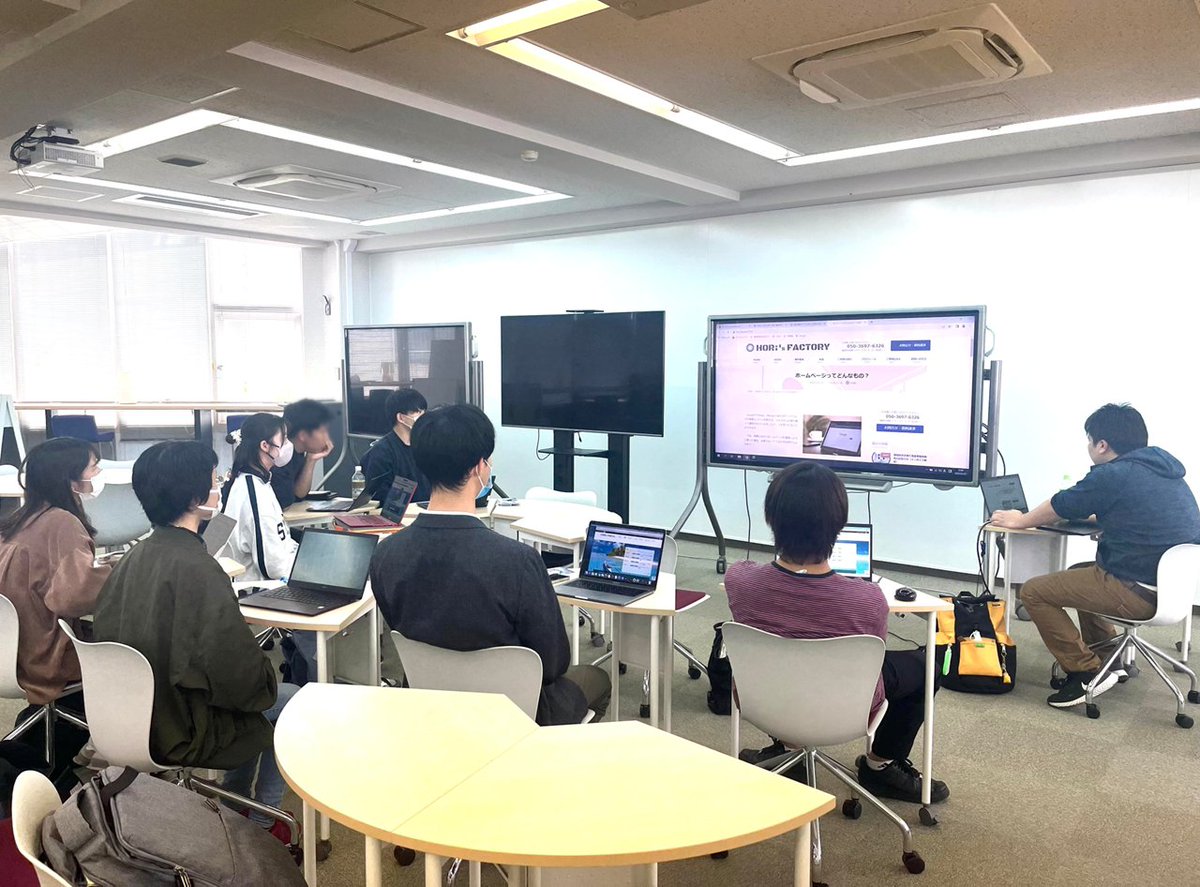 HorisFactory's tweet photo. 2023年5月9日（火）
帝塚山大学のサークル「てづぷろ」でホームページ作成の指導をしてきました。
　サークルのホームページの作成に伴い、ホームページの基本的な知識についての説明と、立ち上げの為の作成方法について指導をしてきました。
  詳しくはこちら　https://t.co/g9Hot3gipF
#帝塚山大学 https://t.co/PTmmVNjmsT