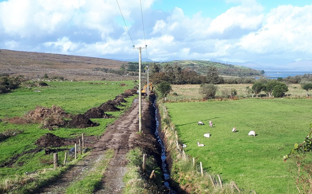 IrelandsEnviro's tweet photo. 13/24 Answer: #channelisation is designed to move water away faster! This means peak flows can be  higher 📈with more power 🌊👊👊

This results in #scouring of the river bed (and damage to the flora &amp; fauna occupying the habitat) in modified, heavily drained river systems.😓 https://t.co/ypVoPxGiVe