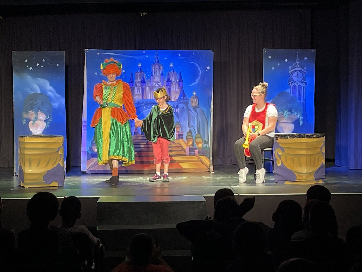 ESC_IsidreMarti's tweet image. Teatre d'anglès per cicle inicial: avui hem gaudit amb Cinderella, thank you @ipaproductions_  it was great fun!! 👏🏼👏🏼👠😉