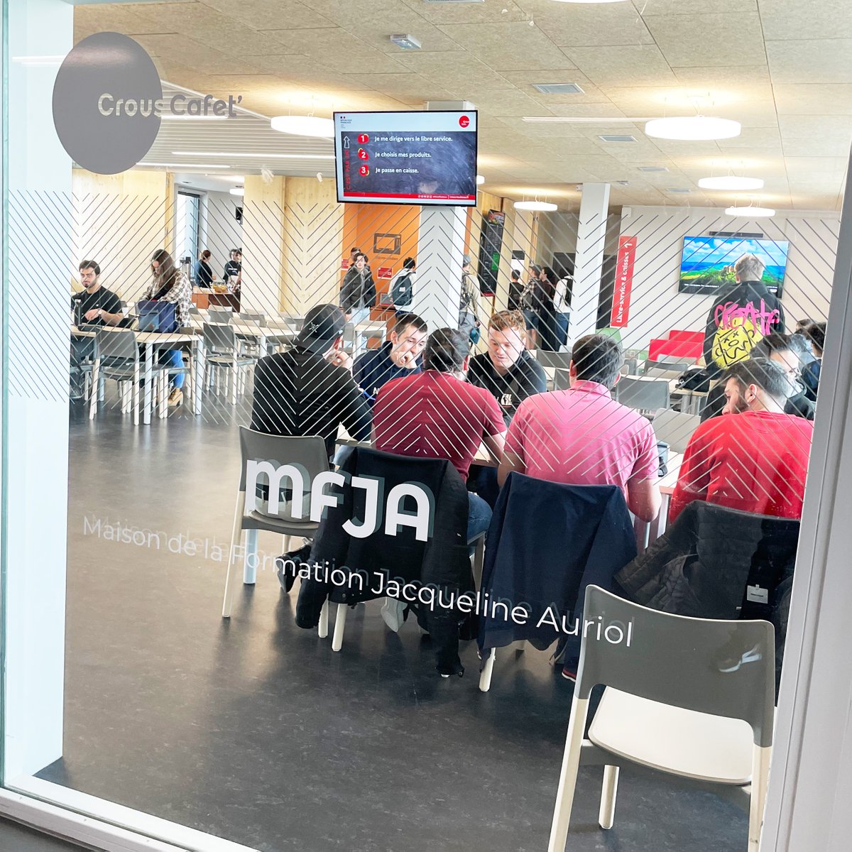 UT3PaulSabatier's tweet photo. 🍔 ☕️ la #CrousCafet' de la Maison de la Formation Jacqueline Auriol #MFJA est ouverte !   

🍽 Les étudiants peuvent désormais choisir de quoi se restaurer sur place et profiter des espaces détente https://t.co/RoxhatOvkS