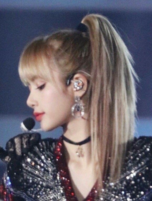 liskookspace's tweet photo. jungkook and lisa with ponytails https://t.co/BNyPHCpfmm