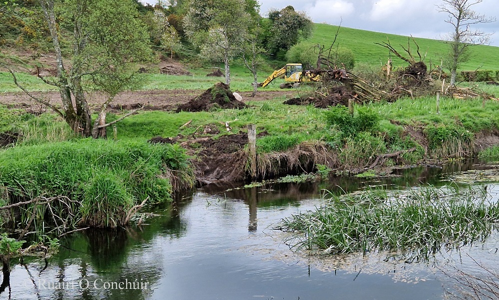 IrelandsEnviro's tweet photo. 13/24 Answer: #channelisation is designed to move water away faster! This means peak flows can be  higher 📈with more power 🌊👊👊

This results in #scouring of the river bed (and damage to the flora &amp; fauna occupying the habitat) in modified, heavily drained river systems.😓 https://t.co/ypVoPxGiVe