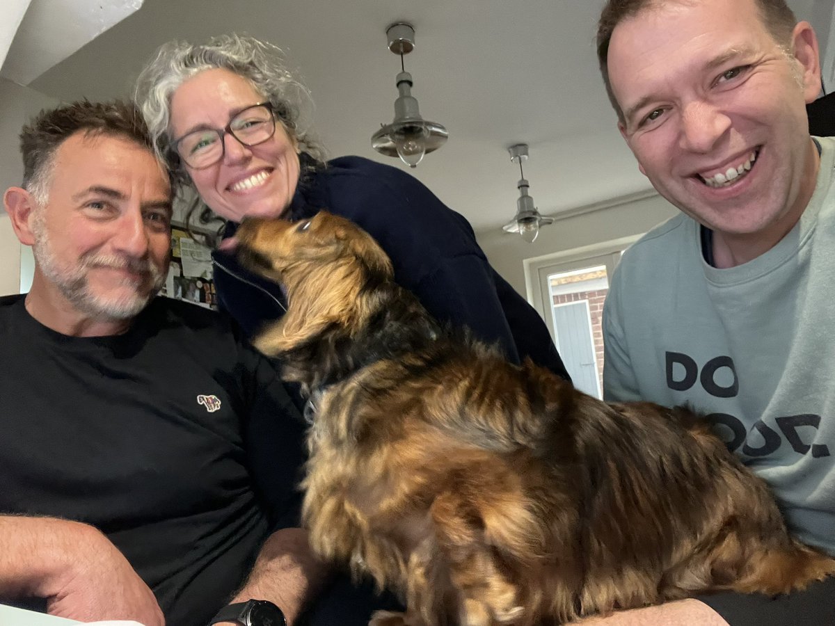 gloverjp's tweet photo. Busy day in the Kenilworth office with Ethel from @save_dodo https://t.co/rqAmpV6un1
