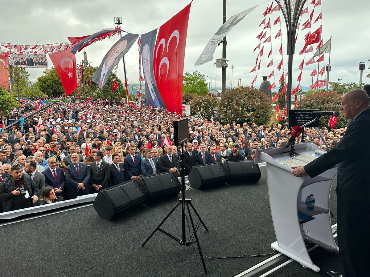 ayyildirim1's tweet photo. 6 Mayıs 2023 tarihinde Yalova’da demiştim ki:  
“Afrin’i geri alacaklarını söylüyorlar.
Bu hainler alsalar alsalar ağırlaştırılmış müebbet ceza alırlar ya da vücutlarına mermi alırlar.”
 
Afrin’i geri almaktan bahsedenler PKK’lılardır.
 
Afrin’i geri almaktan bahsedenler HDP ve Yeşil Sol Parti’deki hainlerdir.
 
Yalova’da yaptığım açıklamaya cevap İYİ Parti başkanından geldi.
 
Ben PKK’lı teröristlere taşı attım, ses İYİ Parti Başkanı’ndan çıktı.

Liderimiz Sayın Devlet Bahçeli

📍Giresun