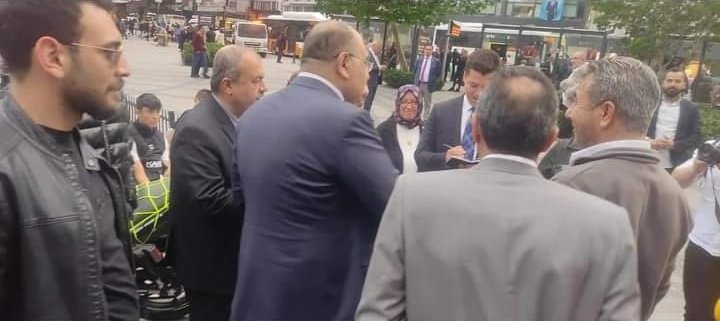 Milletvekili adaylarımız Sayın M. Mustafa Gürban ve Sayın Nermin Tuzcu ile gaziler caddesinde esnaf ziyaretinde bulunduk.
Katılım sağlayan teşkilat üyelerime teşekkür ediyorum. 

Metin Aslan 
Şahinbey İlçe başkanı