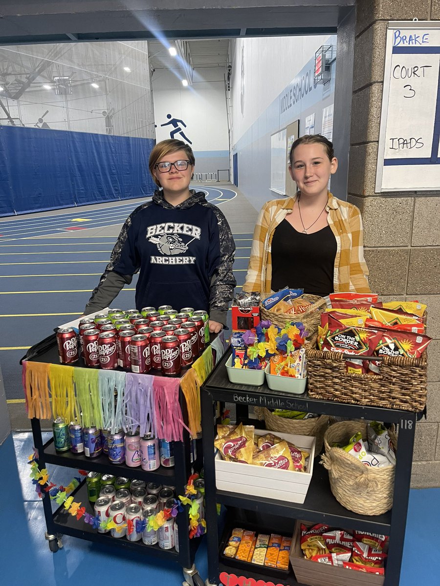 ChangasPE's tweet photo. Teacher Snack Cart from the BMS Student Council members was  a great surprise ! ⭐️😀😍. https://t.co/VdI59UJMds